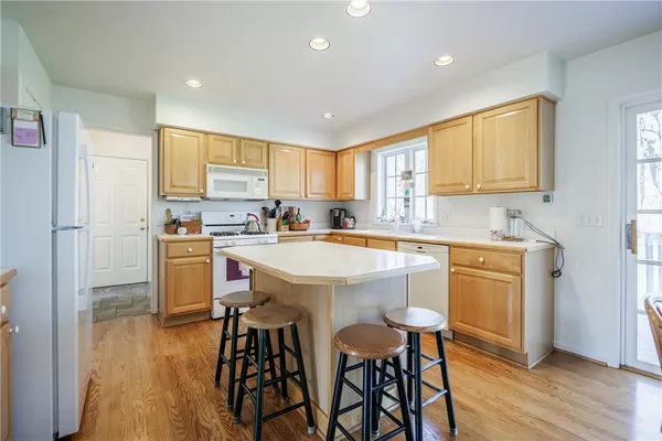 $439,900 | 3 Stonefield Place, Mendon, NY 14472