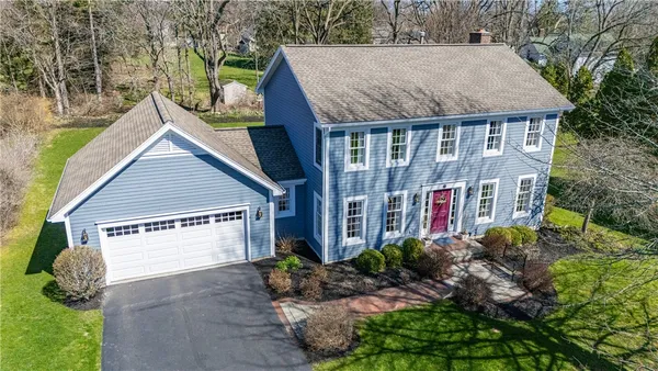 $439,900 | 3 Stonefield Place, Mendon, NY 14472