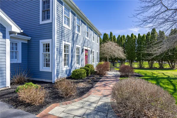 $439,900 | 3 Stonefield Place, Mendon, NY 14472