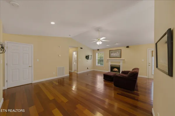 $374,900 | 8416 Graceland Road, Corryton, TN 37721