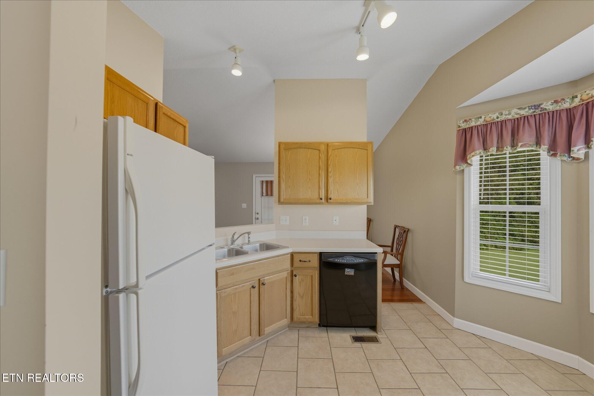 8416 Graceland Road Corryton, TN 37721 - Photo 9 of 21 09-8416-Graceland-Rd-Corryton-TN-9