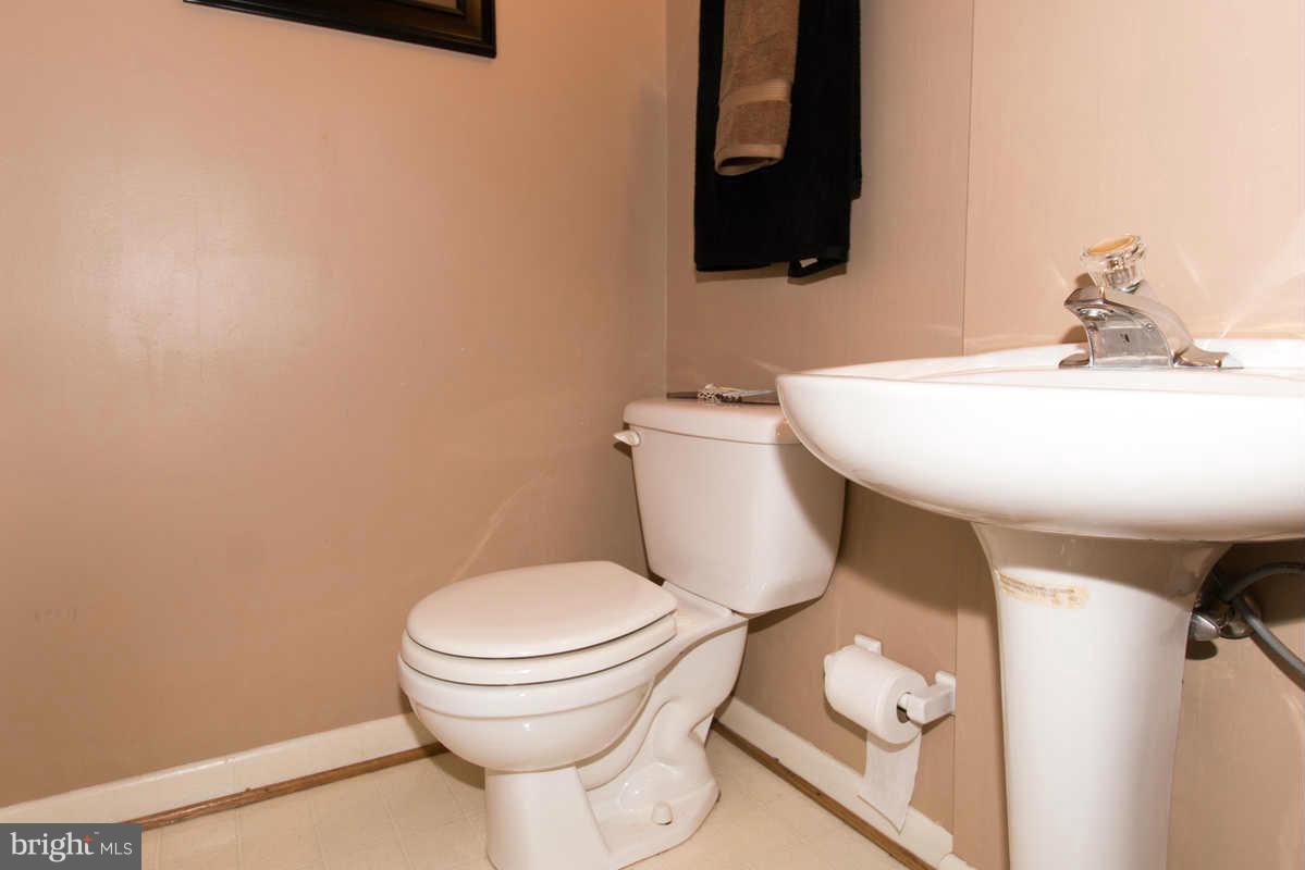 8814 Gateshead Road Alexandria, VA 22309 - Photo 20 of 30 Bath