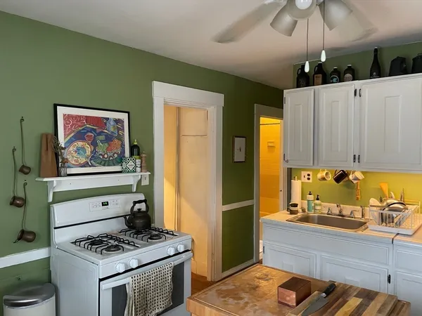 $3,200 | 51 College Avenue, Unit 2, Somerville, MA 02144