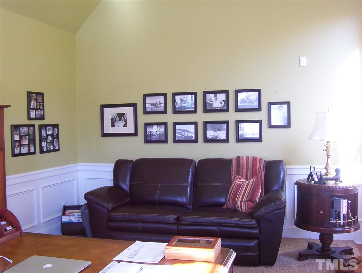 10652 Tarton Fields Circle Raleigh, NC 27617 - Photo 5 of 25 a living room with furniture