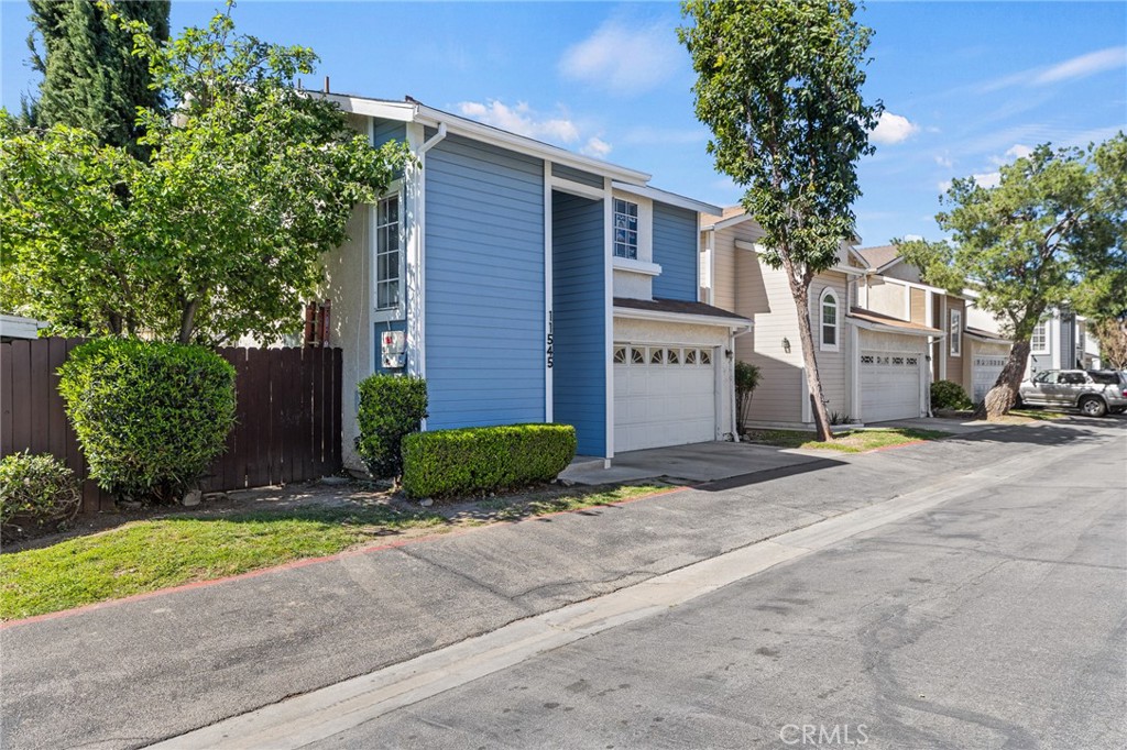 11545 Honeyglen Road Pacoima, CA 91331 - Photo 2 of 28