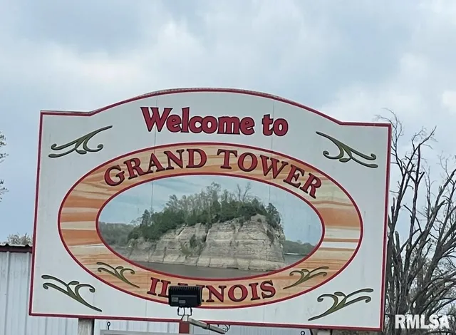 $280,000 | 612 3rd Avenue, Grand Tower, IL 62942