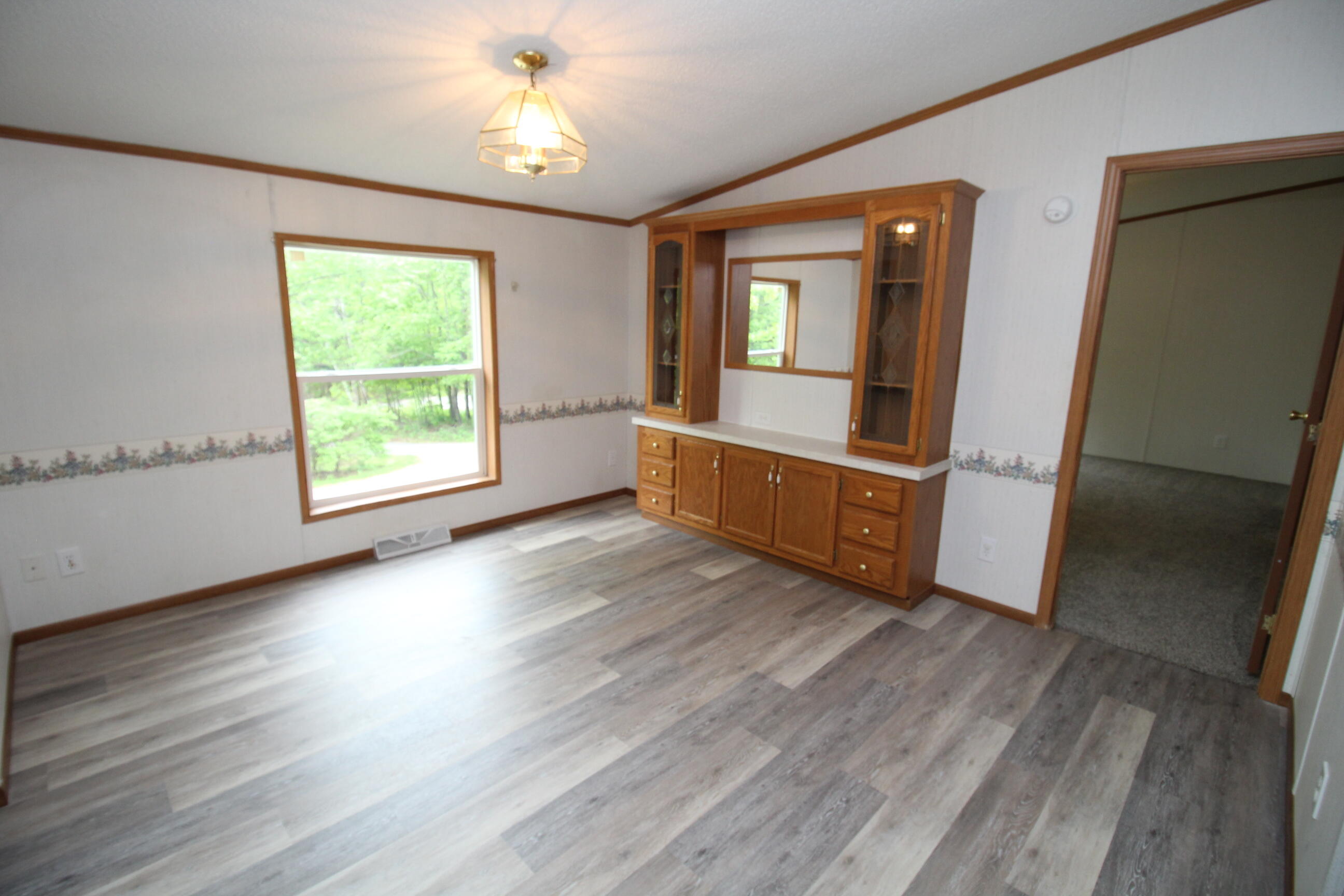 586 Jewett Hill Road Canton, ME 04221 - Photo 17 of 60 17. Dining Area