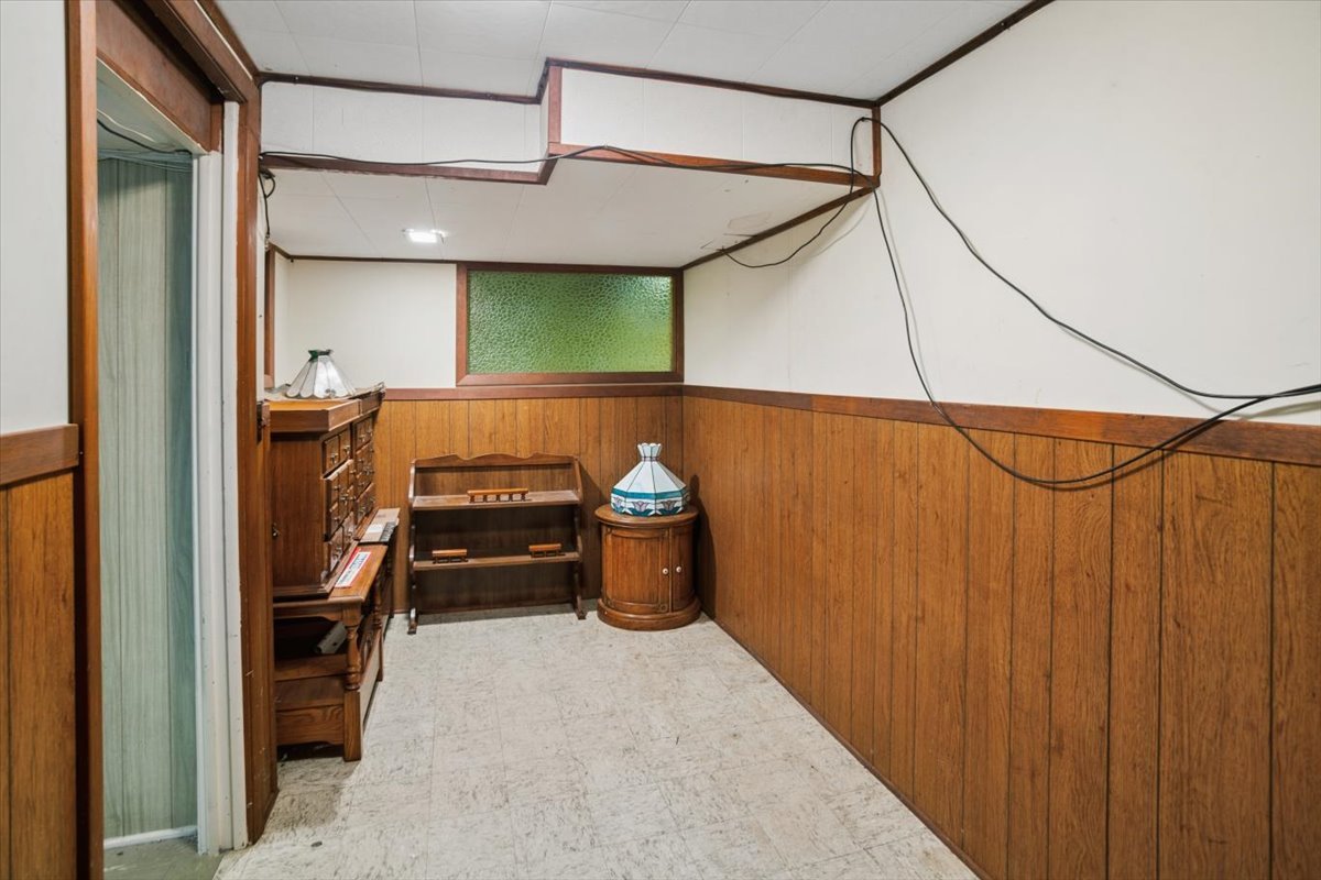 207 Town Acres Lane Roselle, IL 60172 - Photo 20 of 27 a utility room with dryer and washer