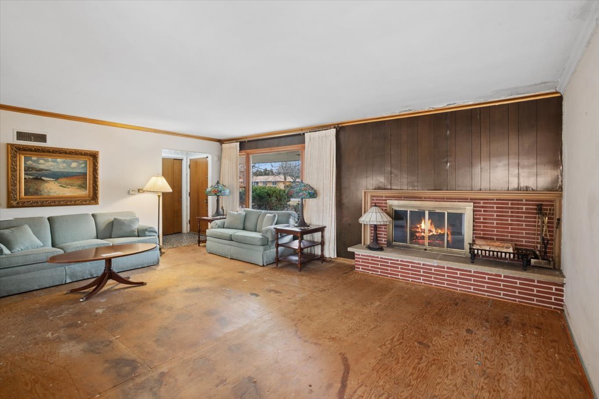 207 Town Acres Lane Roselle, IL 60172 - Photo 6 of 27 a living room with furniture and a fireplace