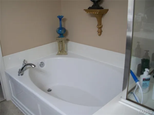 $395,000 | 2404 Andrea Crest Drive, Washington, MO 63090
