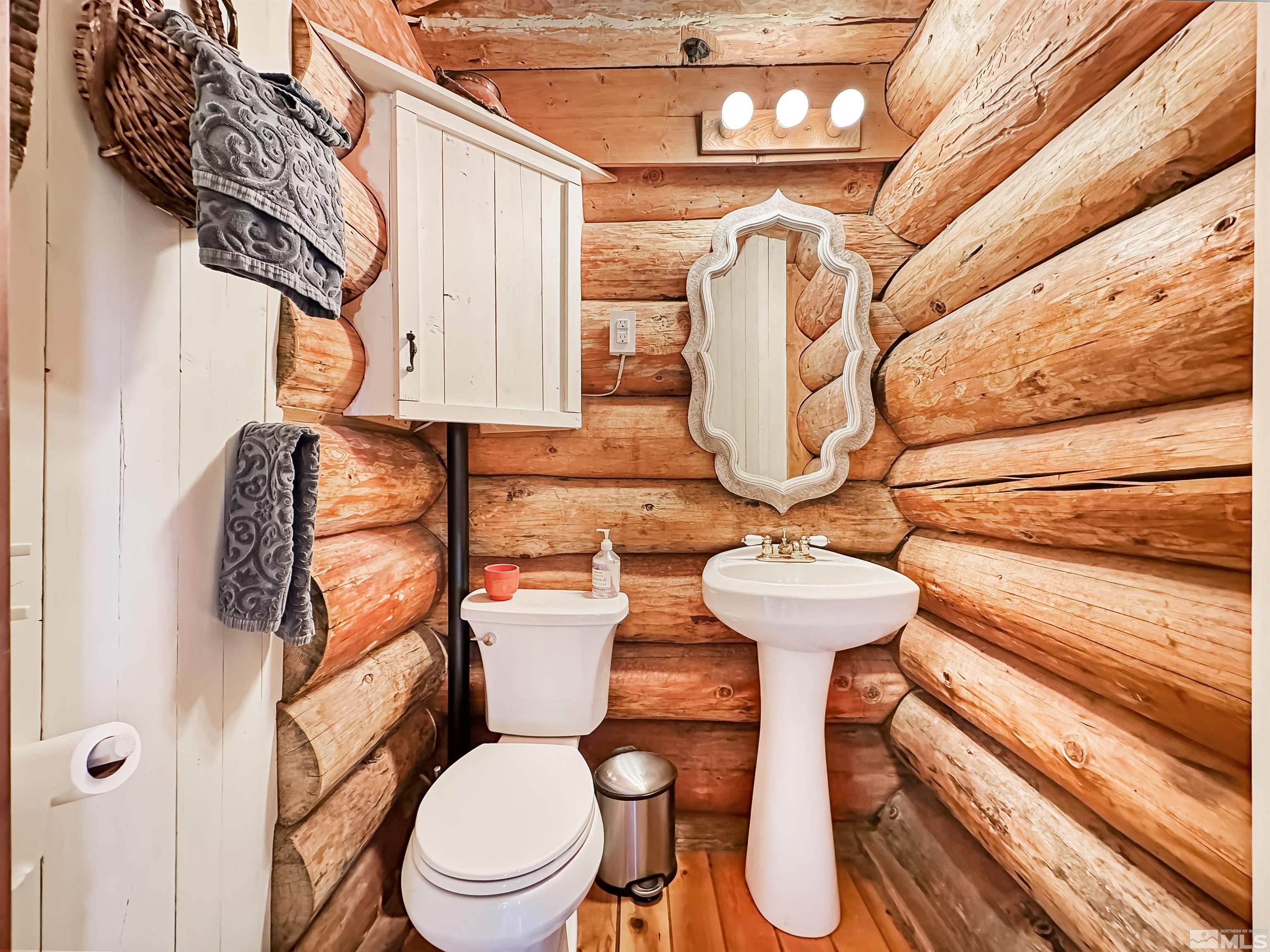 2428 Cartwright Road Reno, NV 89521 - Photo 26 of 39 a bathroom with a toilet sink and mirror
