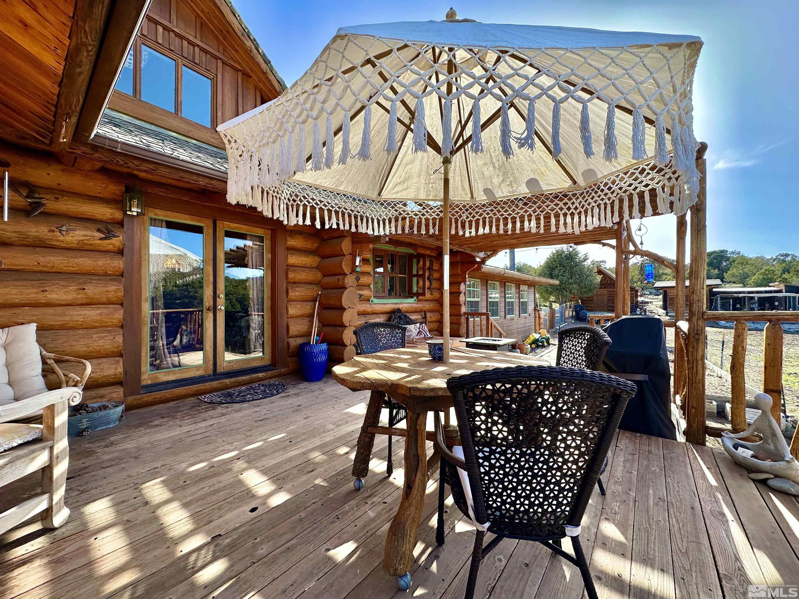 2428 Cartwright Road Reno, NV 89521 - Photo 32 of 39 a view of a chairs and table in a patio