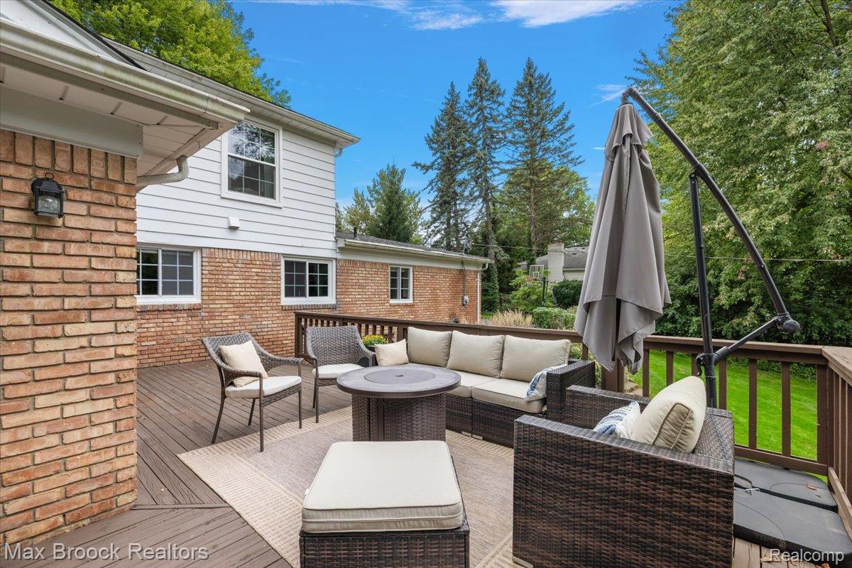 545 Whitehall Road Bloomfield Hills, MI 48304 - Photo 32 of 41 Back Deck View 2