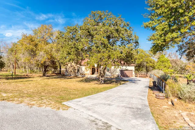 $489,900 | 105 Saddle Up Circle, La Vernia, TX 78121