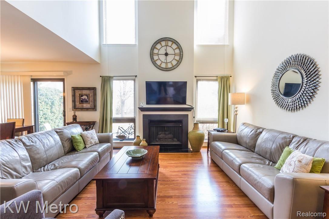 682 Highgate Mews Rochester, MI 48307 - Photo 2 of 19 Highgate RH.jpg