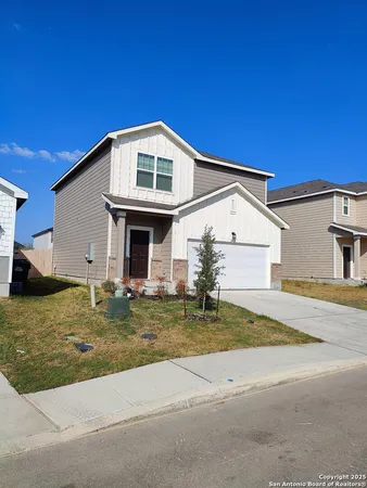 a view of a house with backyard