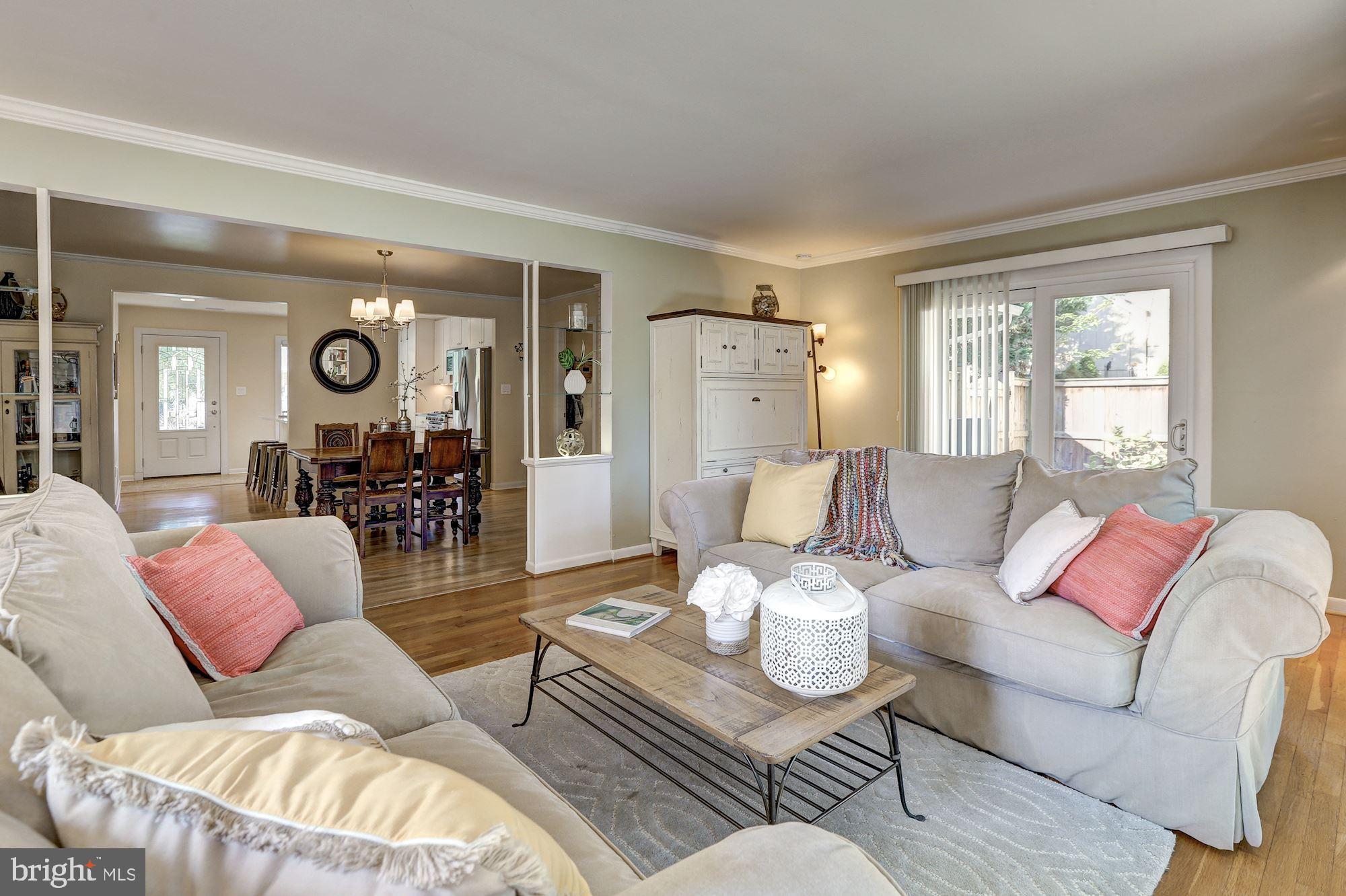 822 Bowie Road Rockville, MD 20852 - Photo 15 of 40 Family room w/sliding glass doors to backyard.