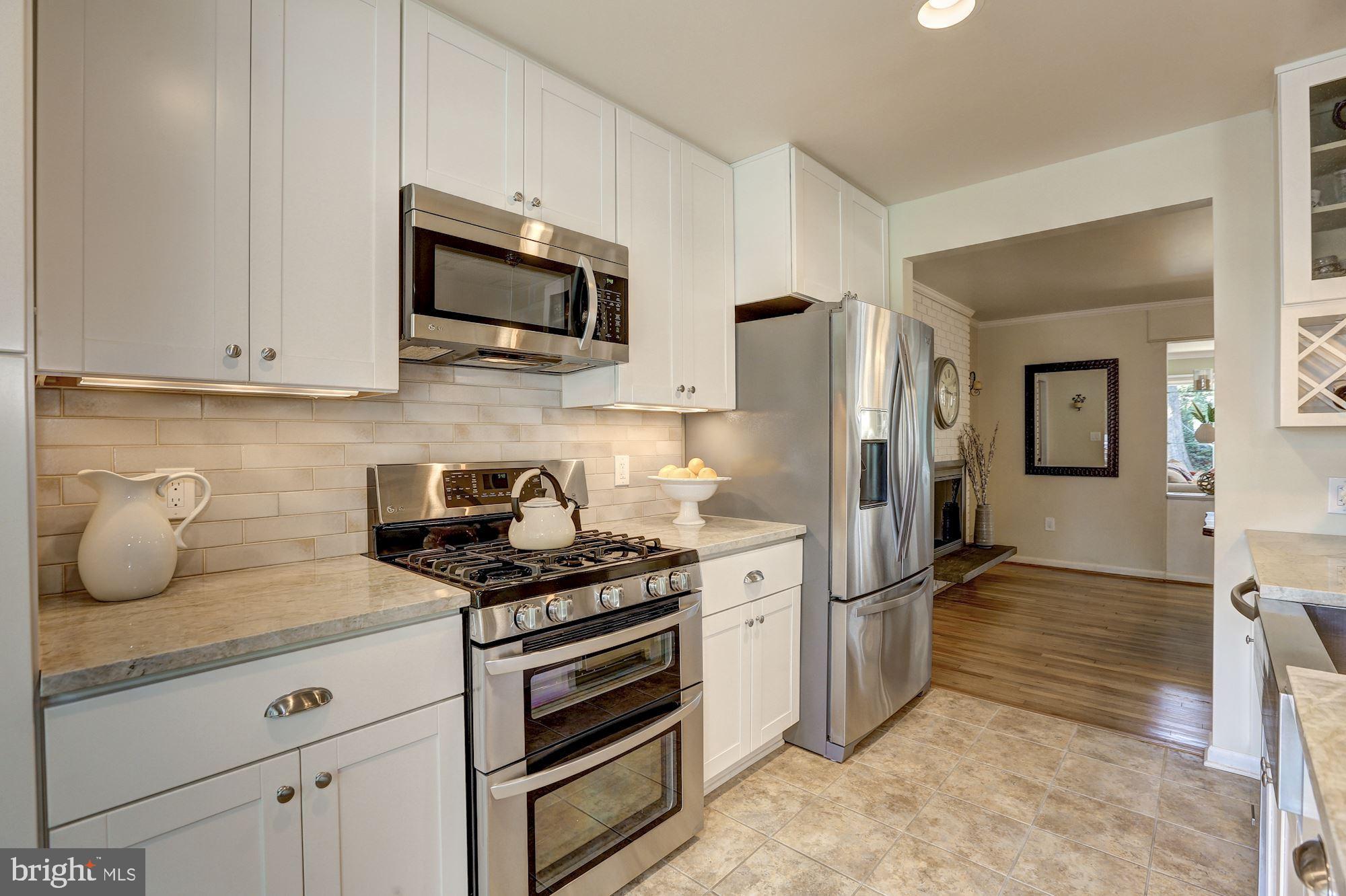 822 Bowie Road Rockville, MD 20852 - Photo 3 of 40 Designer kitchen - top of the line SS appliances.