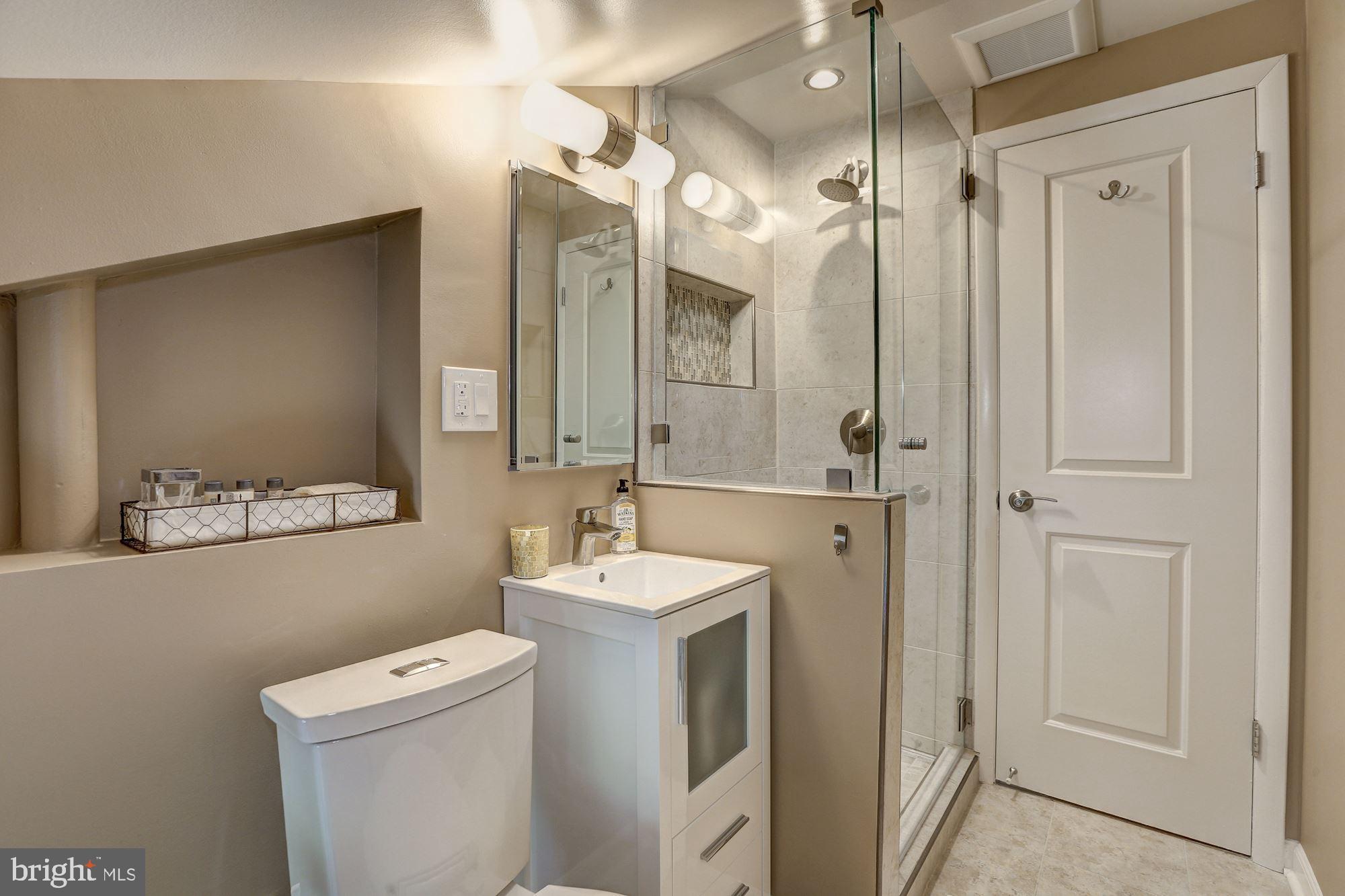 822 Bowie Road Rockville, MD 20852 - Photo 29 of 40 Second full bath.