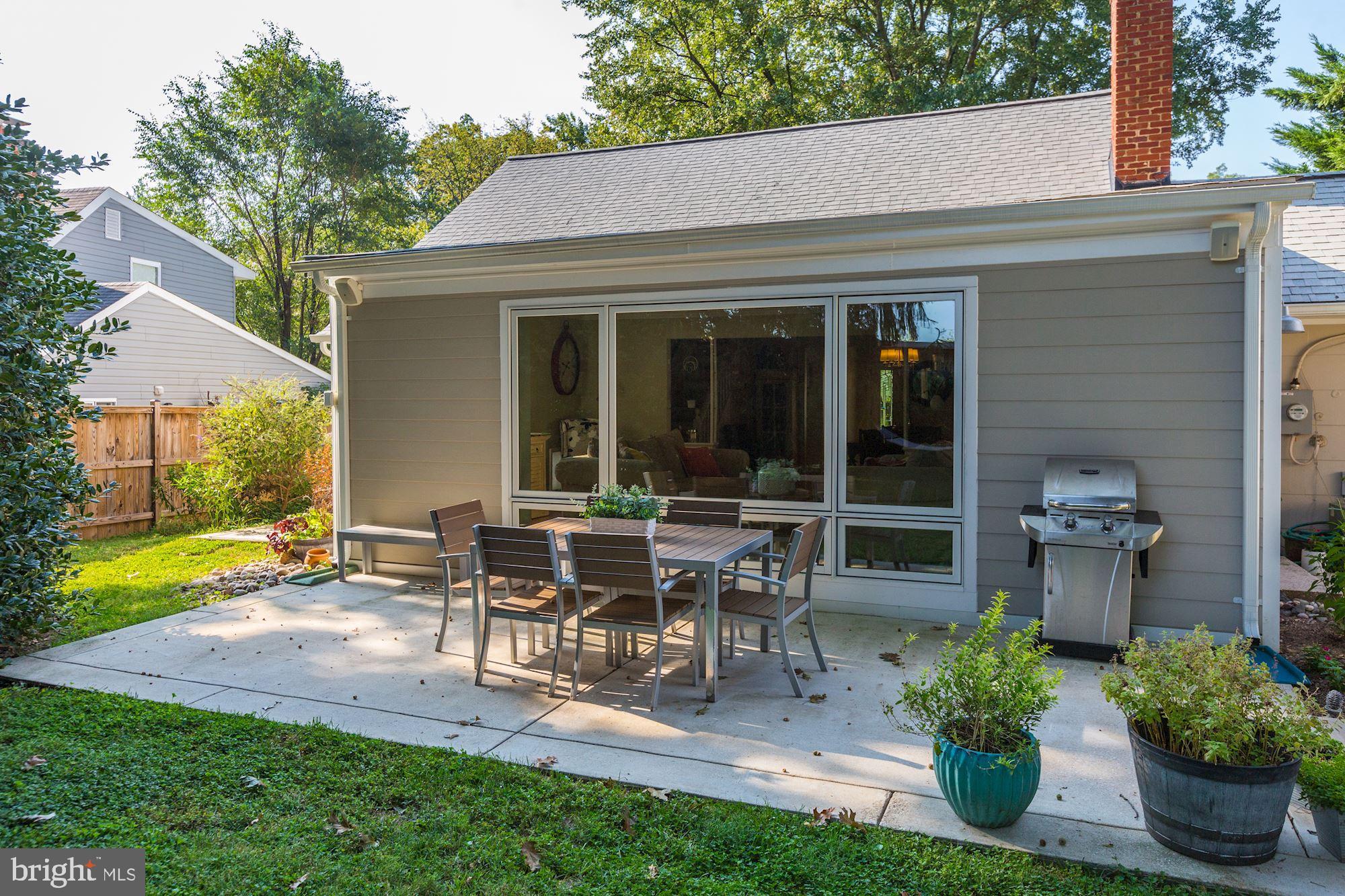 822 Bowie Road Rockville, MD 20852 - Photo 35 of 40 Patio for outdoor dining.