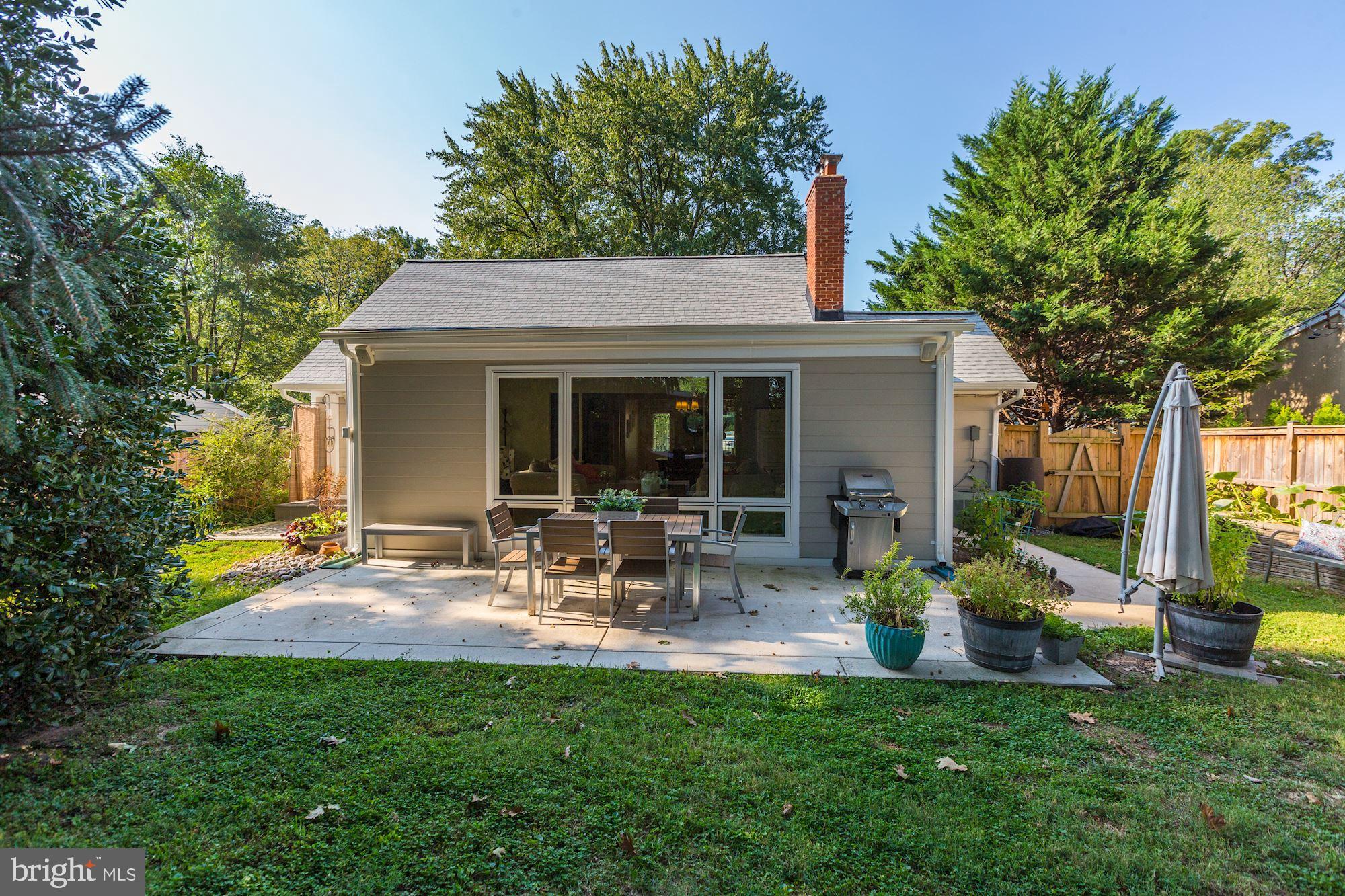 822 Bowie Road Rockville, MD 20852 - Photo 37 of 40 Thoughtfully landscaped yard. Back-up generator!