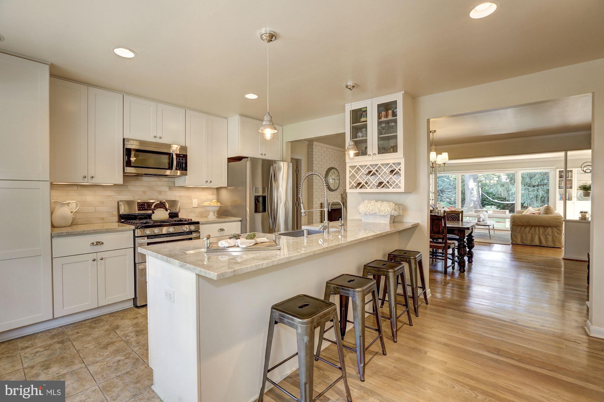 822 Bowie Road Rockville, MD 20852 - Photo 5 of 40 Plenty of storage, quartzite countertops!