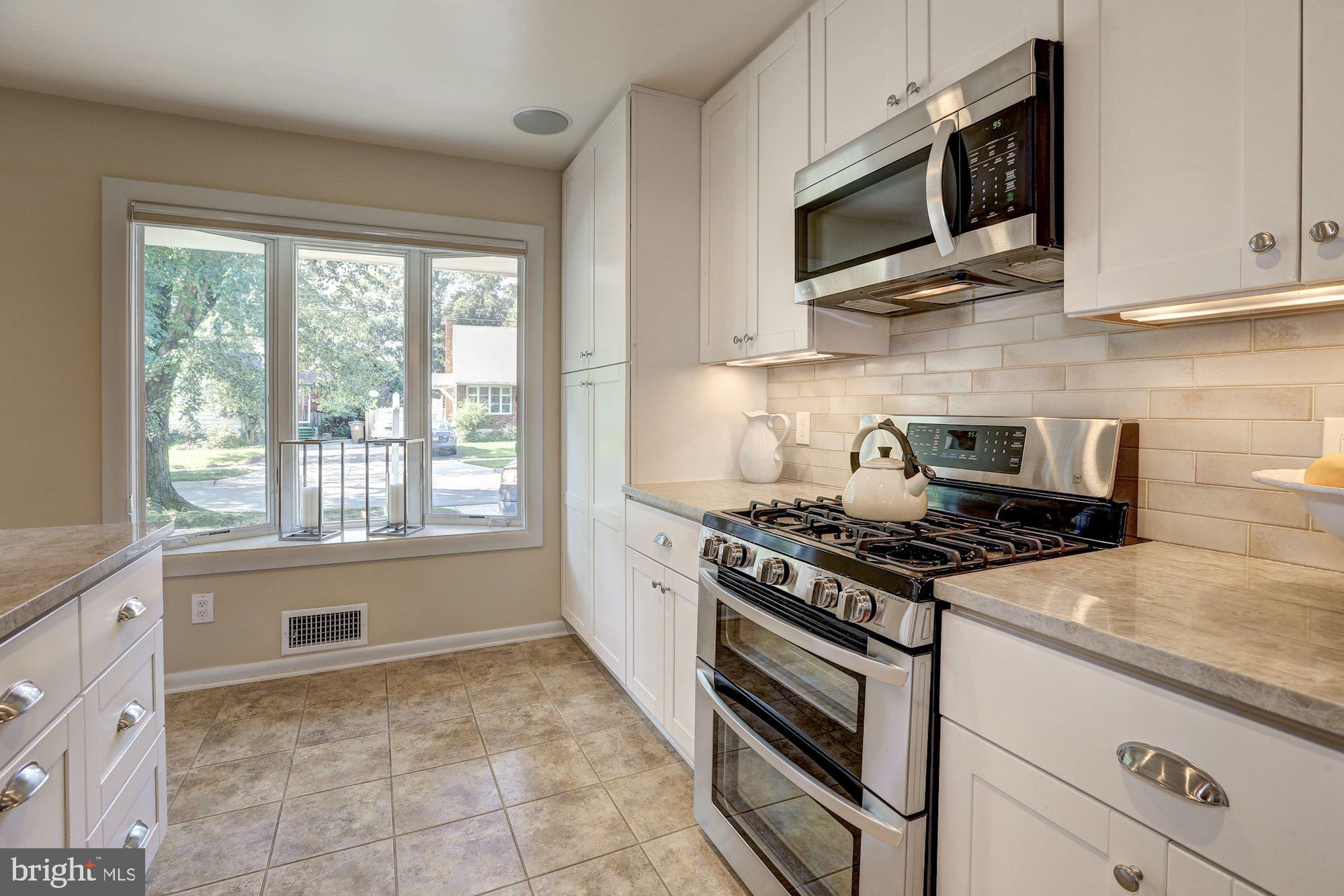 822 Bowie Road Rockville, MD 20852 - Photo 6 of 40 Bay window lets the light shine into the kitchen.