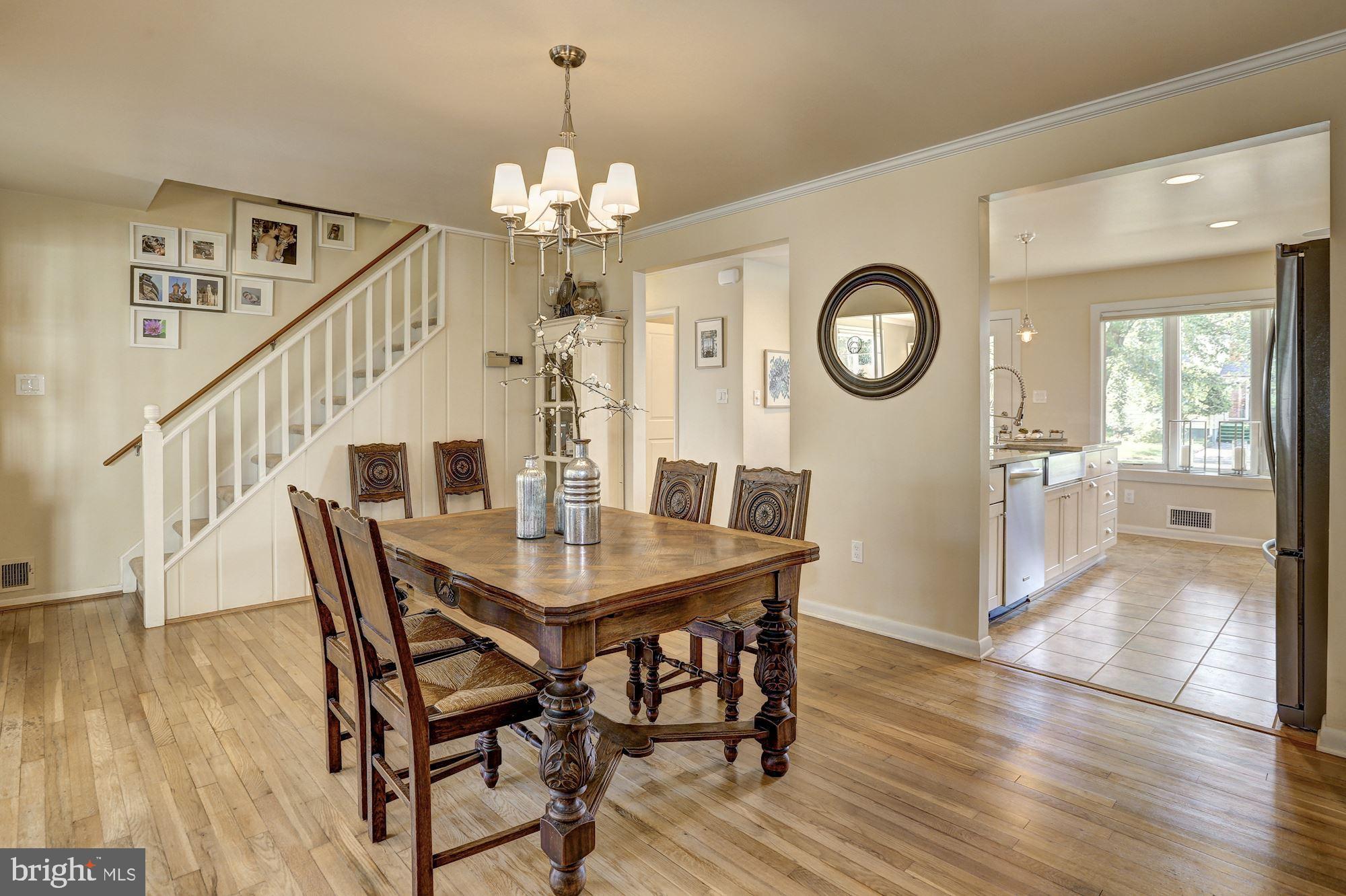 822 Bowie Road Rockville, MD 20852 - Photo 9 of 40 Spacious and bright dining room