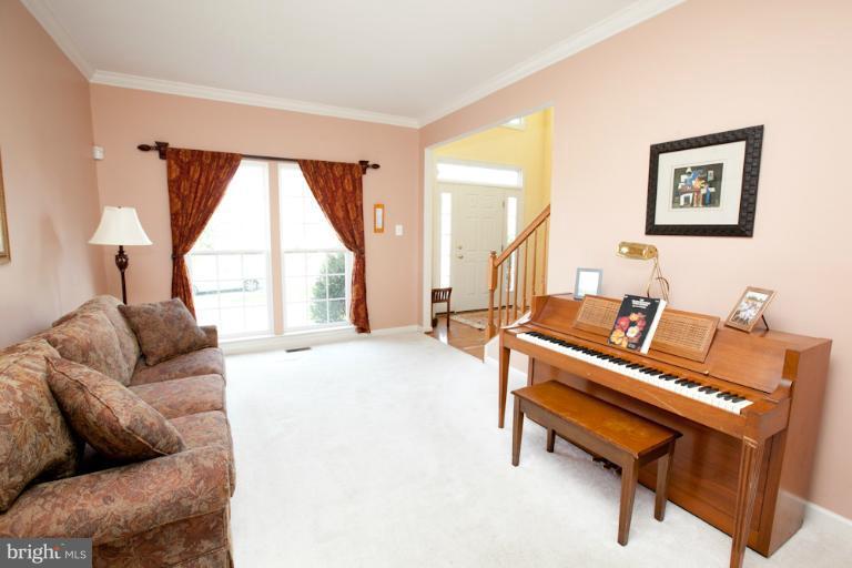 14410 Autumn Crest Road Boyds, MD 20841 - Photo 10 of 25 a living room with furniture and a window