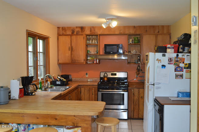 321 Bates Road Windsor, MA 01270 - Photo 3 of 16 Large kitchen