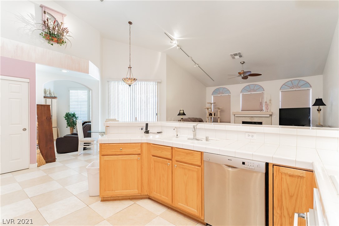254 Chestnut Ridge Circle Henderson, NV 89012 - Photo 13 of 37 Gallery Image 13