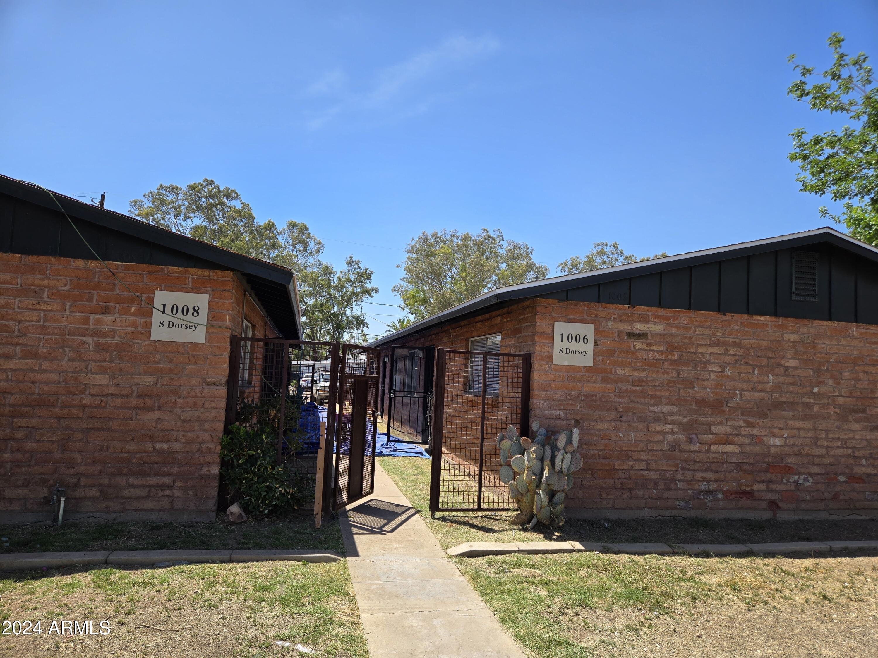 1006 South Dorsey Lane, Unit 16 Tempe, AZ 85281 - Photo 1 of 10 a front view of a house with garden