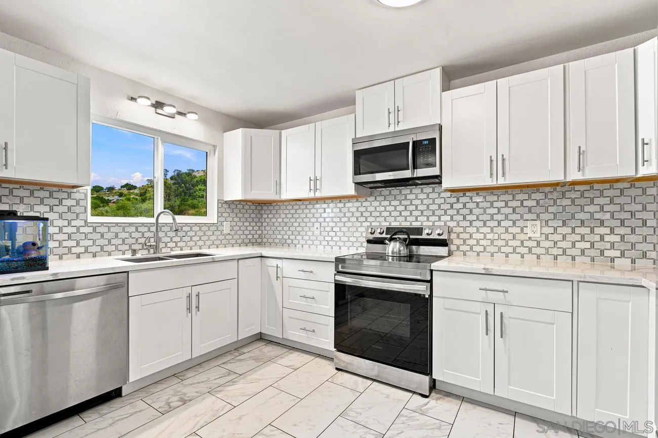 15773 Oak Valley Road Ramona, CA 92065 - Photo 20 of 42 Kitchen