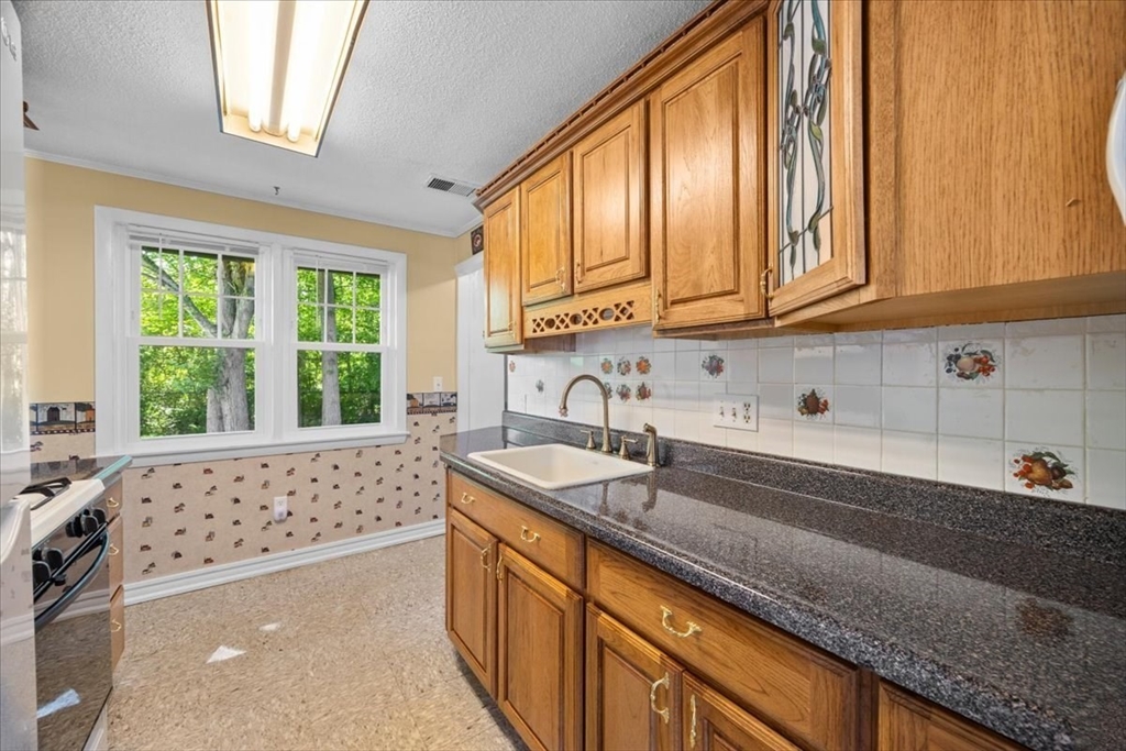 27 Nadine Road Brockton, MA 02302 - Photo 32 of 42