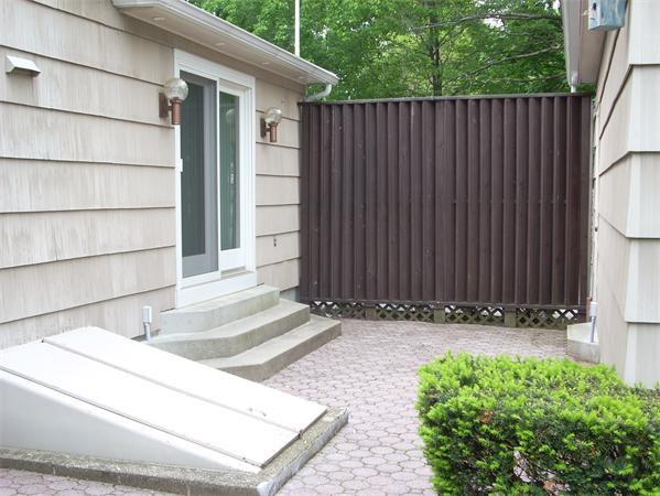 68 Patterson Avenue Springfield, MA 01119 - Photo 3 of 24