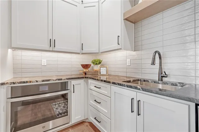 $819,900 | 4312 Northeast Hideaway Drive, Lee's Summit, MO 64064