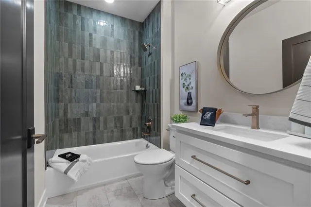 $819,900 | 4312 Northeast Hideaway Drive, Lee's Summit, MO 64064