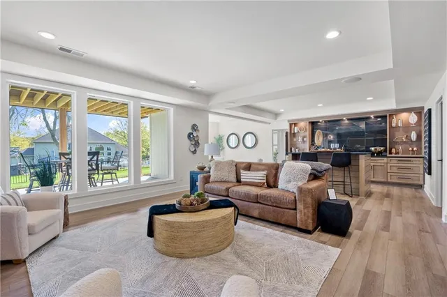 $819,900 | 4312 Northeast Hideaway Drive, Lee's Summit, MO 64064