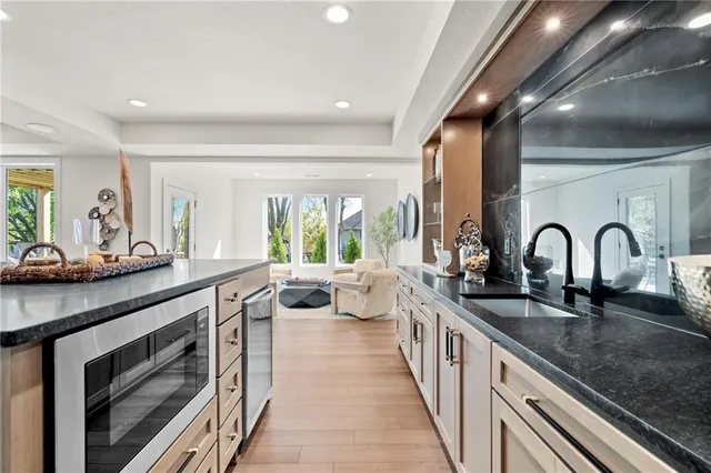 $819,900 | 4312 Northeast Hideaway Drive, Lee's Summit, MO 64064