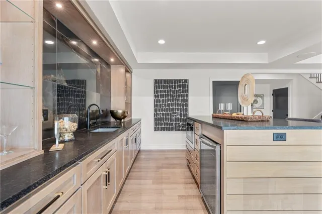 $819,900 | 4312 Northeast Hideaway Drive, Lee's Summit, MO 64064