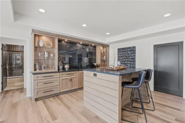 $819,900 | 4312 Northeast Hideaway Drive, Lee's Summit, MO 64064