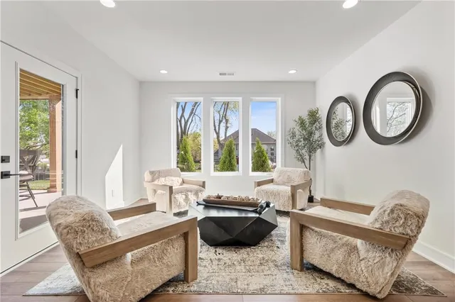 $819,900 | 4312 Northeast Hideaway Drive, Lee's Summit, MO 64064