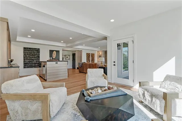 $819,900 | 4312 Northeast Hideaway Drive, Lee's Summit, MO 64064