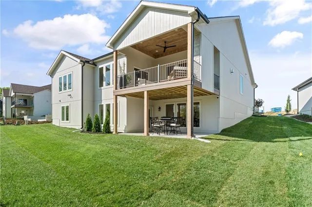 $819,900 | 4312 Northeast Hideaway Drive, Lee's Summit, MO 64064