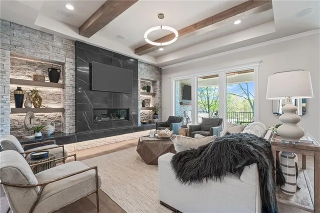 $819,900 | 4312 Northeast Hideaway Drive, Lee's Summit, MO 64064