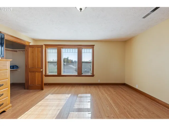 a view of livingroom with furniture