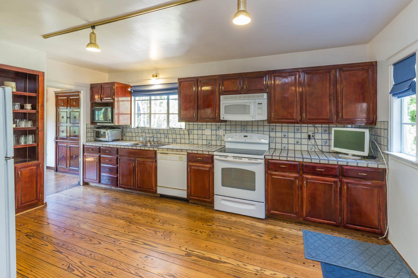 450 Edgewood Road San Mateo, CA 94402 - Photo 19 of 39 Gallery Image 19