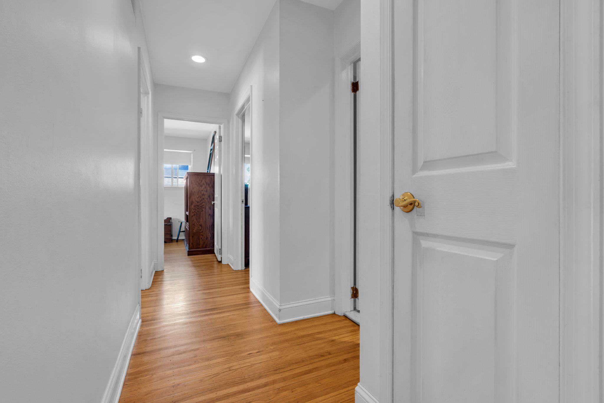 34 Haines Mill Road Delran, NJ 08075 - Photo 14 of 34 Bright and inviting hallway.