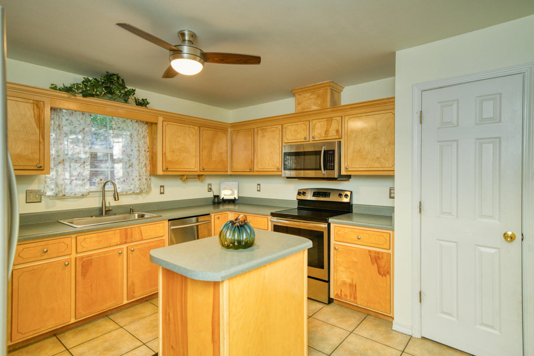 5717 Ridge Avenue Milton, FL 32583 - Photo 5 of 16 Gallery Image 5