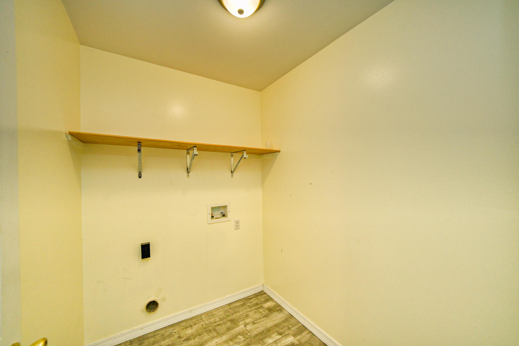5717 Ridge Avenue Milton, FL 32583 - Photo 6 of 16 Gallery Image 6